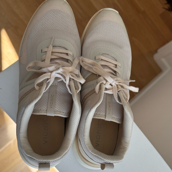 Vionic Leyo Sneakers 11 - Picture 5 of 9